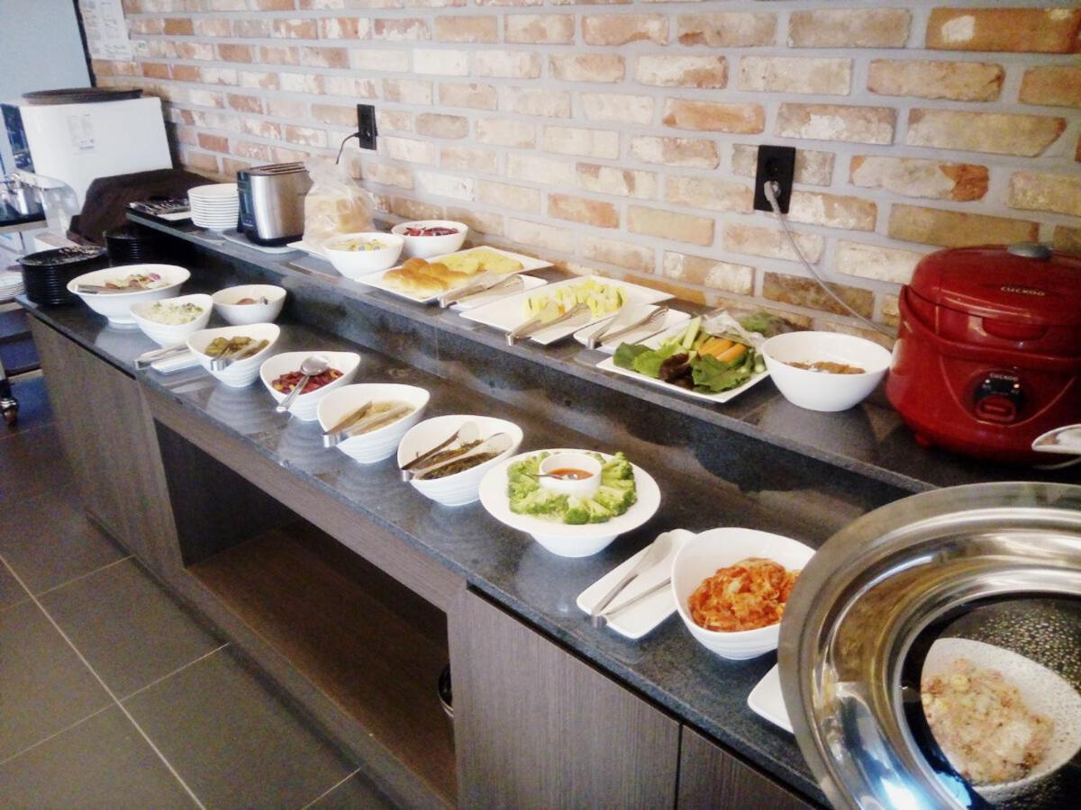 Hotel 2.4 Seoul Bagian luar foto