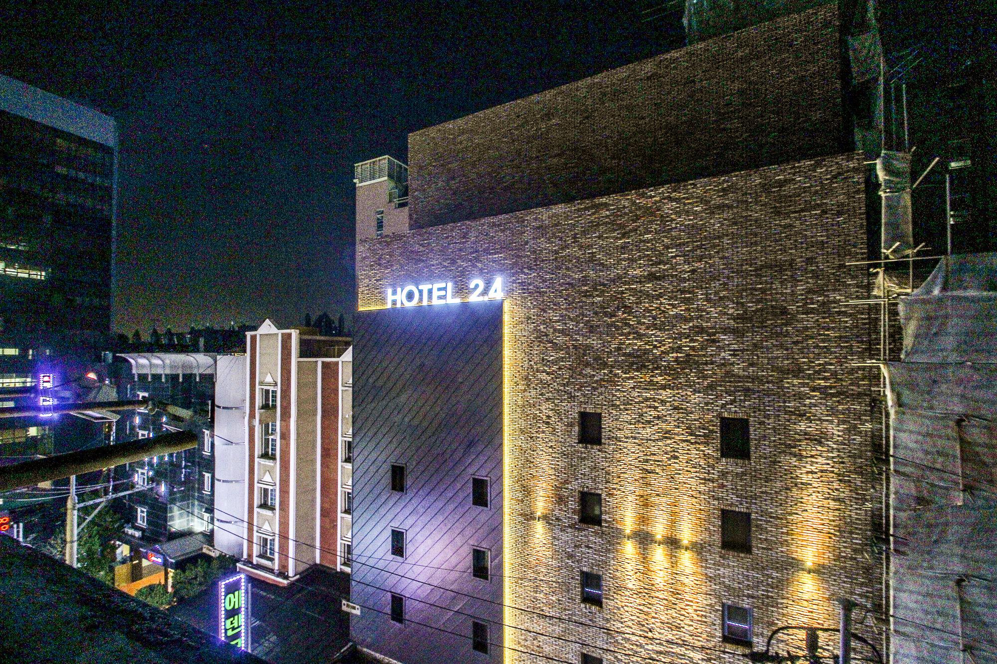 Hotel 2.4 Seoul Bagian luar foto