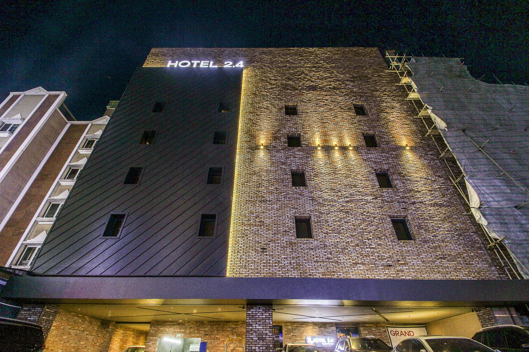 Hotel 2.4 Seoul Bagian luar foto