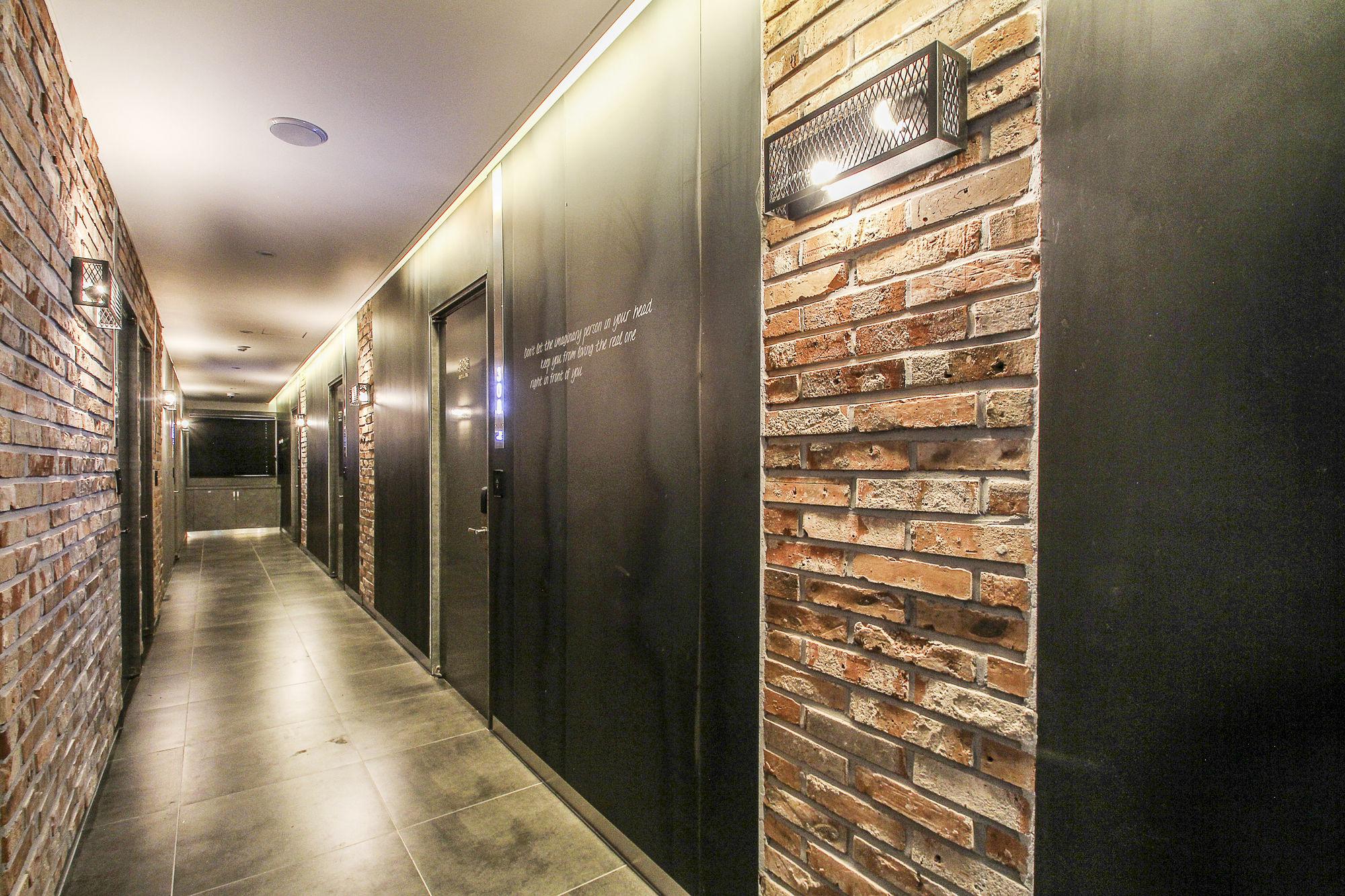 Hotel 2.4 Seoul Bagian luar foto