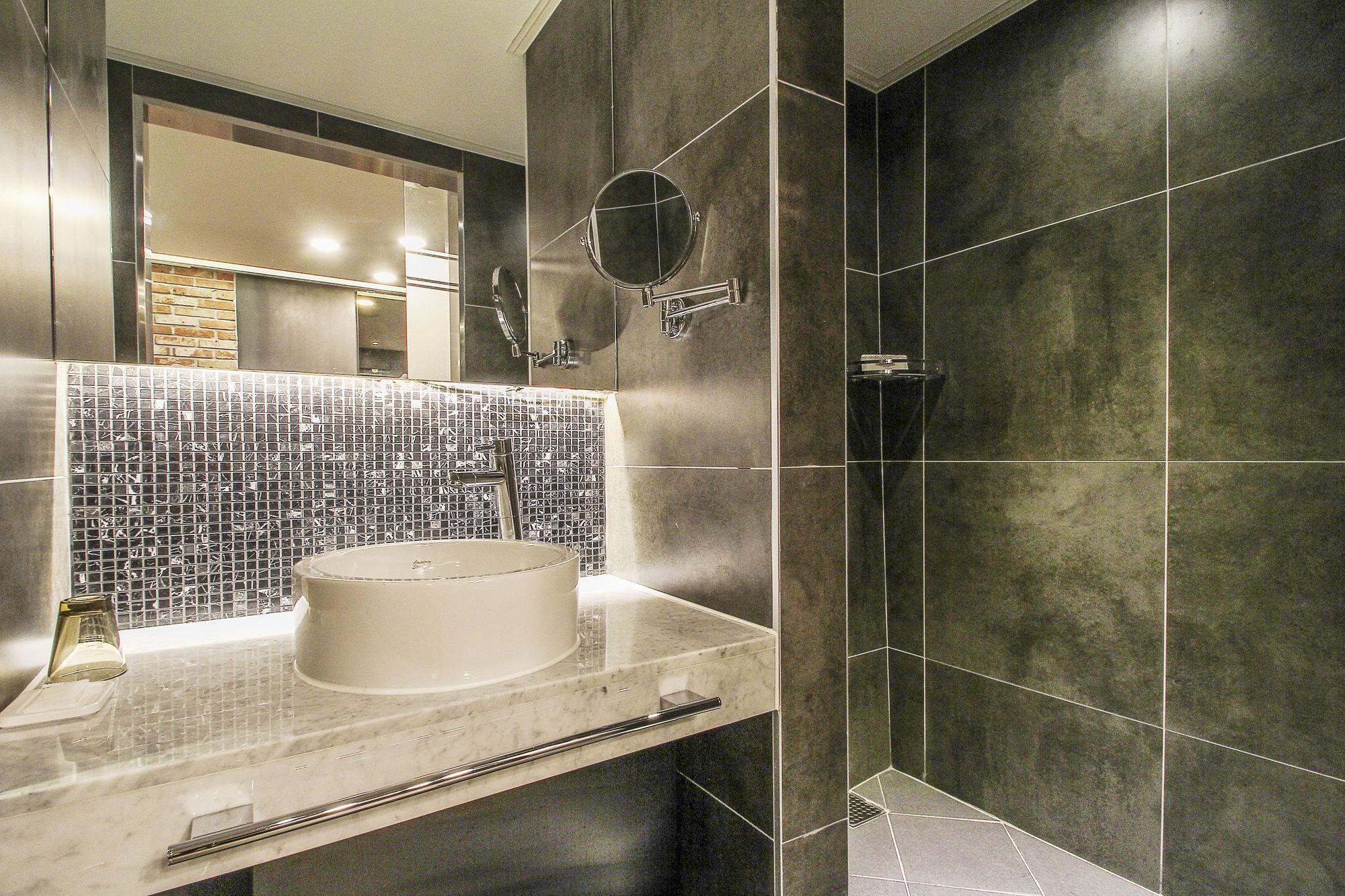 Hotel 2.4 Seoul Bagian luar foto