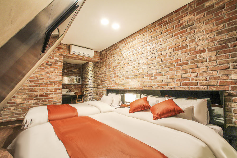 Hotel 2.4 Seoul Bagian luar foto