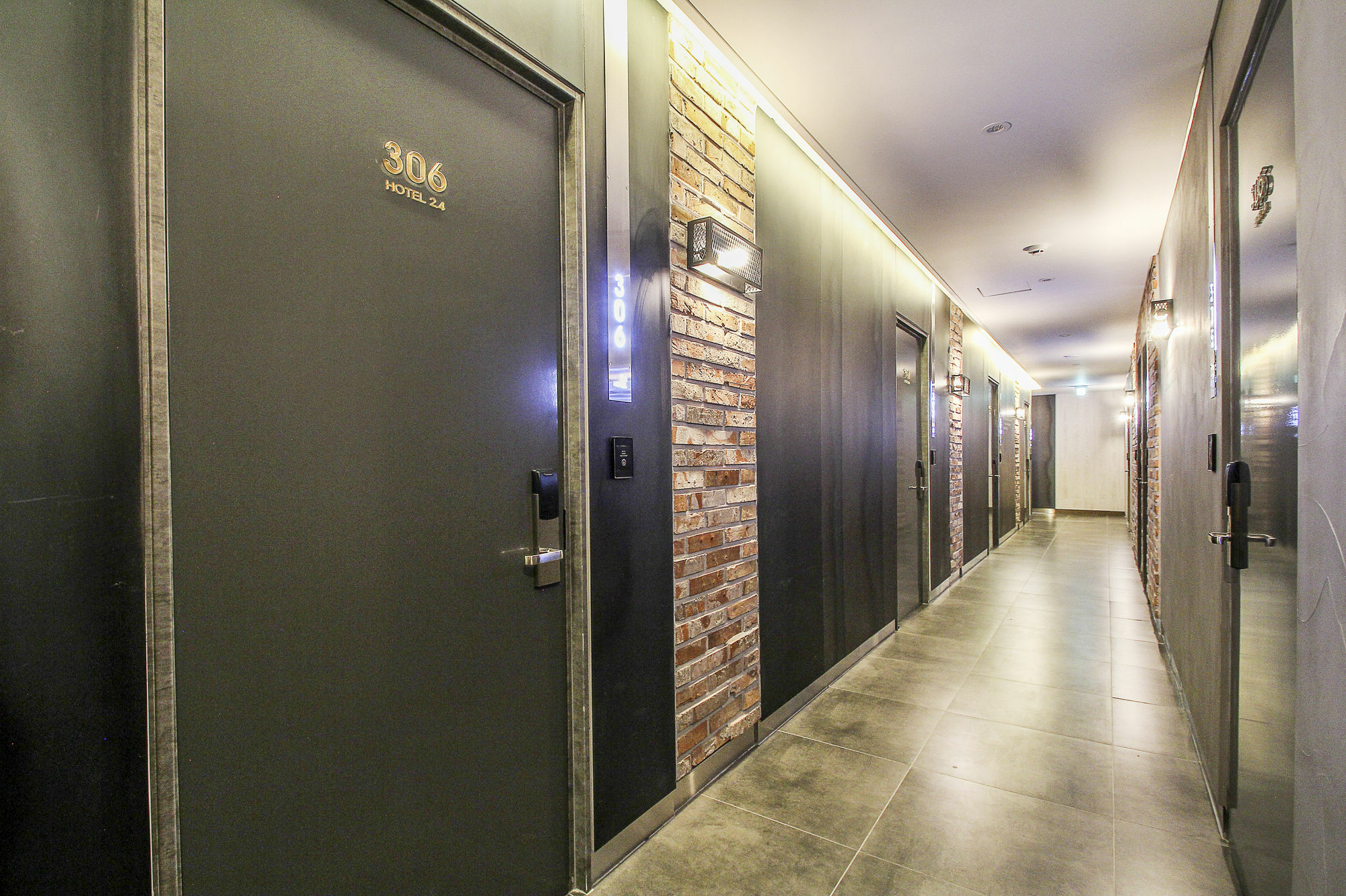 Hotel 2.4 Seoul Bagian luar foto