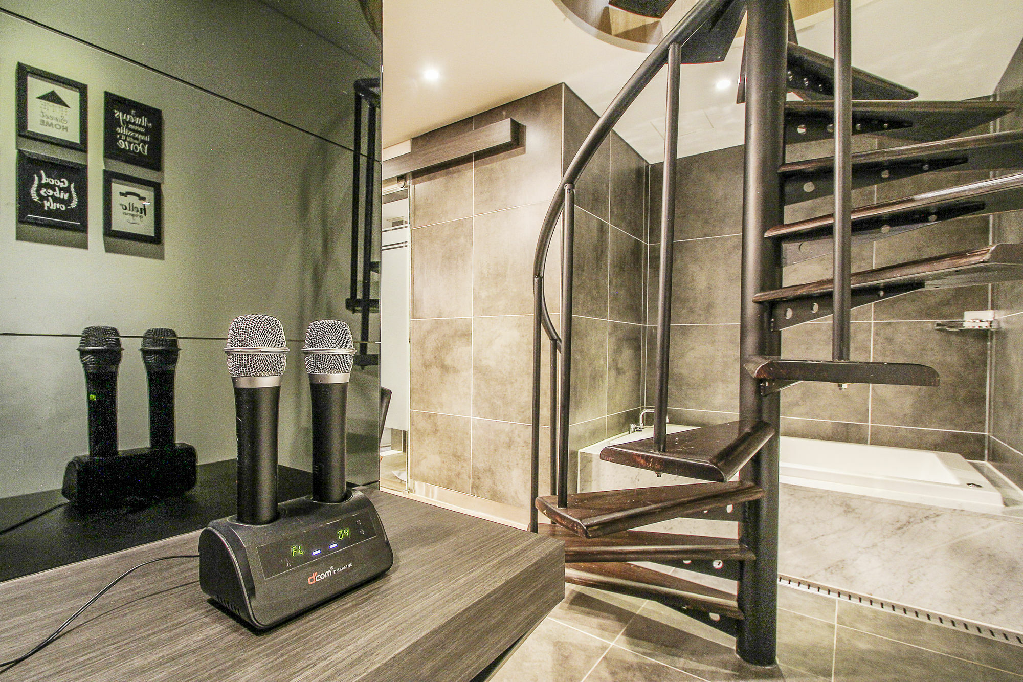 Hotel 2.4 Seoul Bagian luar foto
