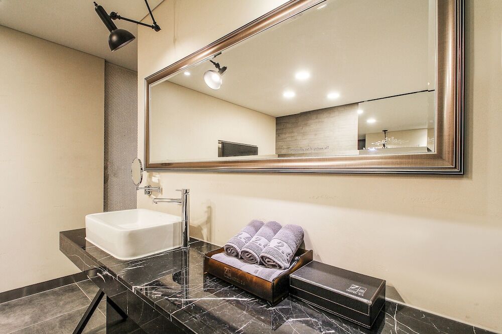 Hotel 2.4 Seoul Bagian luar foto